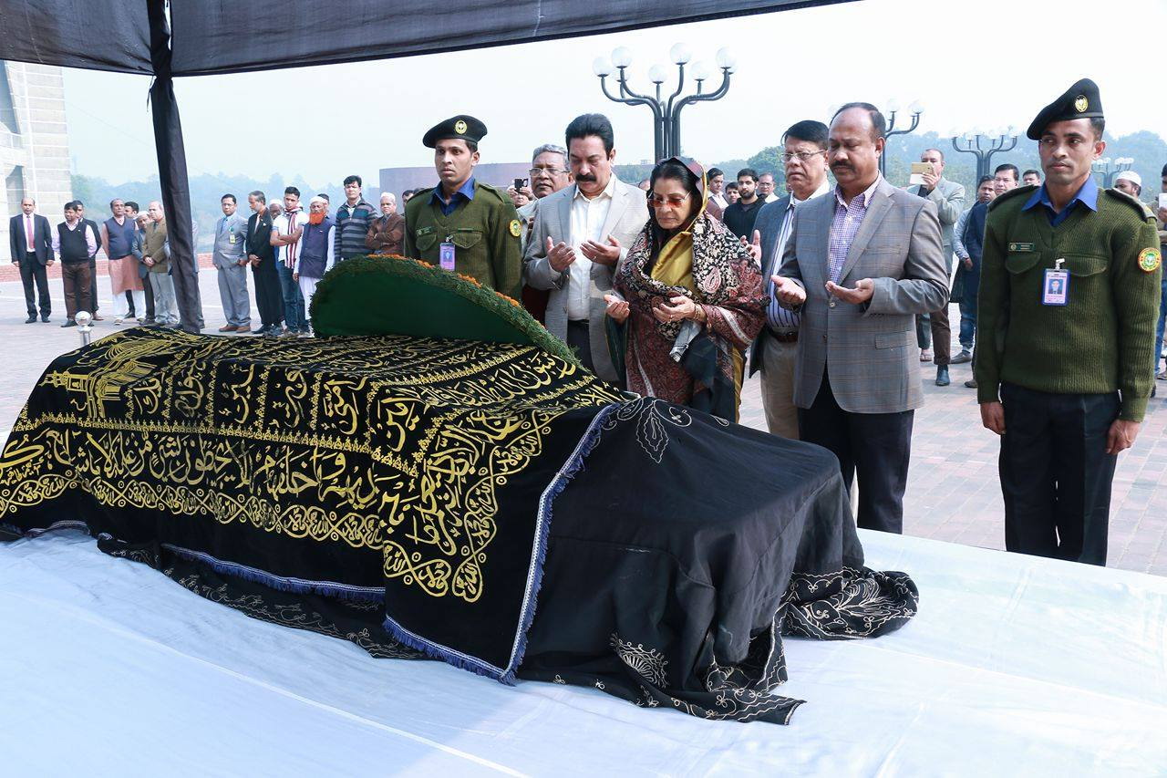 জাতীয় সংসদ ভবনে ডা: কামরুন নেছা নীলুর জানাজা অনুষ্ঠিত