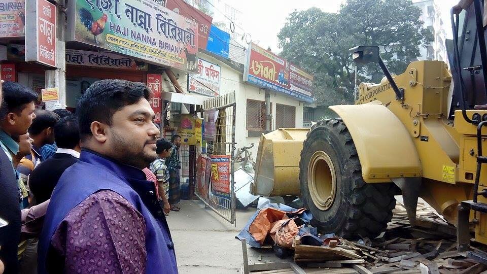 ১৮ নং ওয়ার্ড আওয়ামী লীগের সহযোগিতায় অবৈধ স্থাপনা ও হকার উচ্ছেদ
