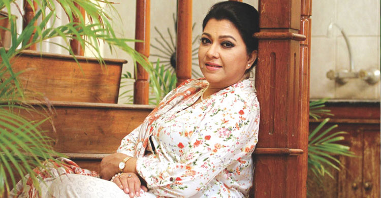 মৃত্যুর সাথে পাঞ্জা লড়ছেন দিতি