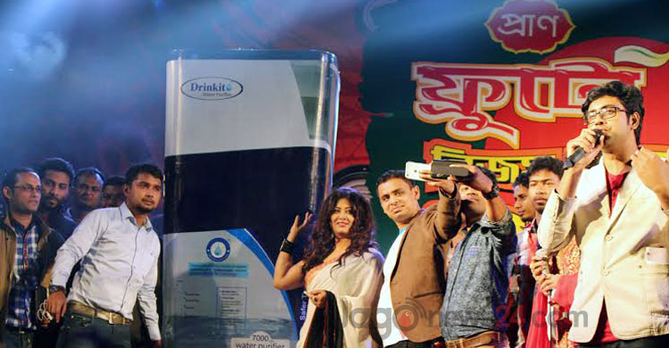 হবিগঞ্জে প্রাণ এর কনসার্টে ‘ড্রিংকইট’-এর মোড়ক উন্মোচন
