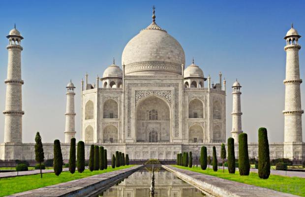 পর্যটক শূন্যতায় তাজমহল